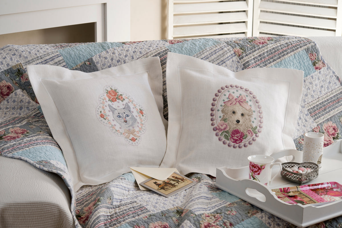 Découvrez Esprit de Famille, un magazine de broderie point de croix en hommage à l’art du fil : galons, rubans, mercerie et motifs intemporels. 