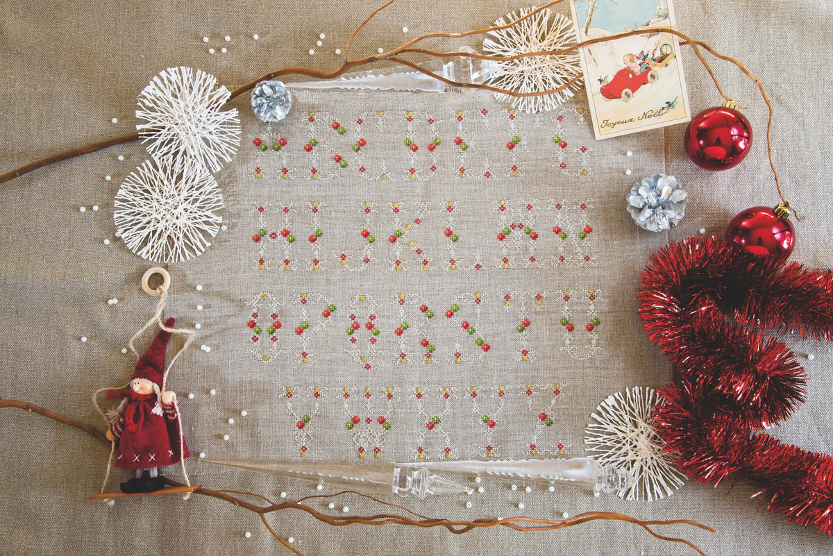 Mook point de croix spécial Noël : étoiles, rennes, bonshommes de neige et motifs enchanteurs à broder pour décorer ou offrir.
