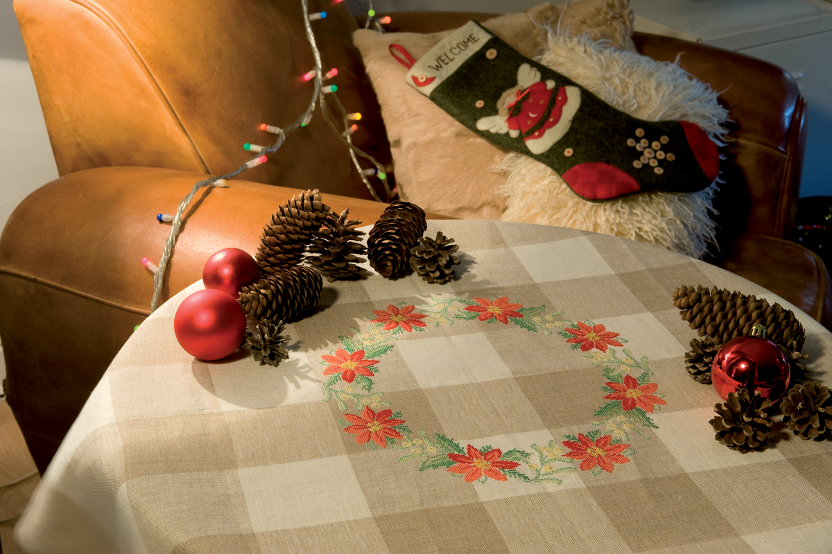 Mook point de croix spécial Noël : étoiles, rennes, bonshommes de neige et motifs enchanteurs à broder pour décorer ou offrir.