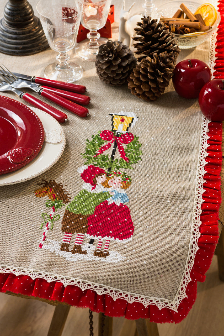Mook point de croix : idées déco et cadeaux de Noël par Lilli Violette, Hélène Le Berre, Perrette Samouiloff et Véronique Enginger — modèles festifs pour tous niveaux.