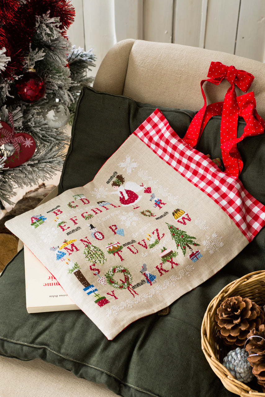 Mook point de croix : idées déco et cadeaux de Noël par Lilli Violette, Hélène Le Berre, Perrette Samouiloff et Véronique Enginger — modèles festifs pour tous niveaux.