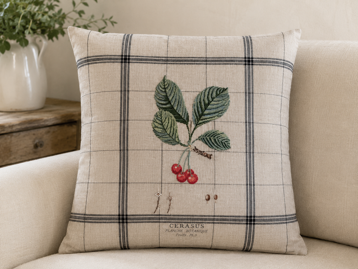 Découvrez Le Cabinet des Curiosités au point de croix, un mook de broderie signé César Editions. Fruits, fleurs, oiseaux et coquillages revisités en grilles de point de croix intemporelles.