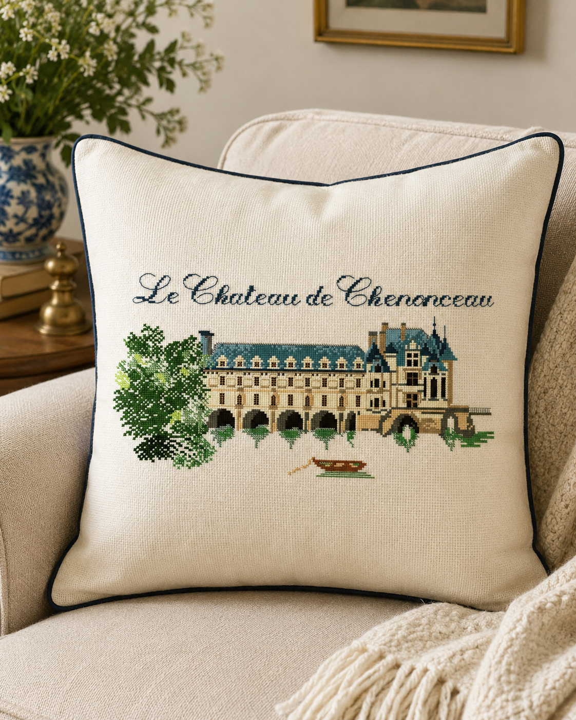 Grille point de croix représentant le Château de Chenonceau, joyau de la Renaissance française. Création de Perrette Samouiloff. 180 x 94 points, point de croix 2 brins.