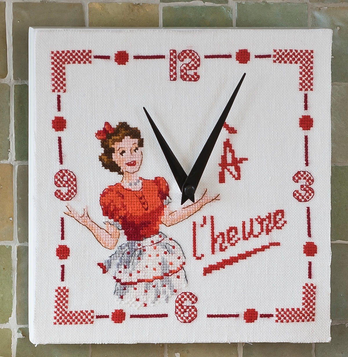 Mook point de croix : les plus belles créations de Véronique Enginger autour de la cuisine — tabliers, maniques, cabas et motifs gourmands pour votre intérieur.