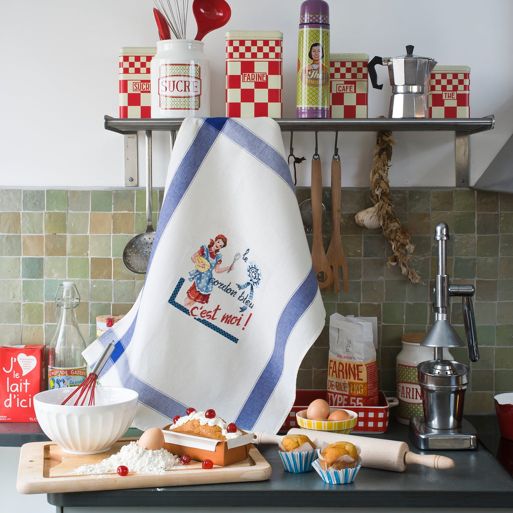Mook point de croix : les plus belles créations de Véronique Enginger autour de la cuisine — tabliers, maniques, cabas et motifs gourmands pour votre intérieur.
