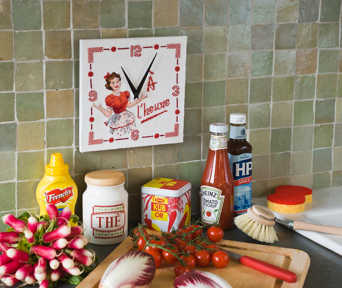 Mook point de croix : les plus belles créations de Véronique Enginger autour de la cuisine — tabliers, maniques, cabas et motifs gourmands pour votre intérieur.
