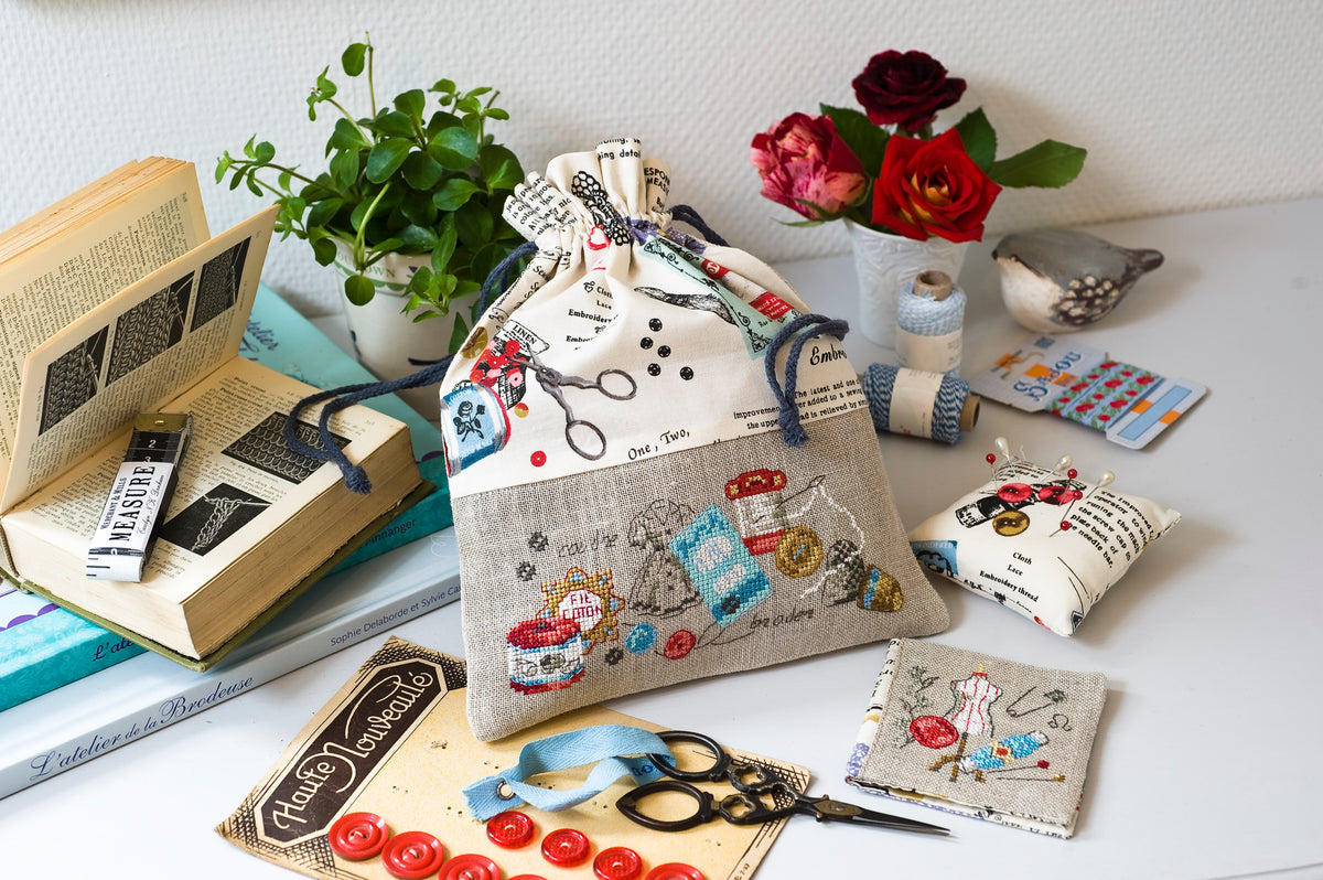 Mook point de croix : les plus belles créations de Véronique Enginger — motifs rétro chic pour cadres, pochons, coussins et accessoires à broder.