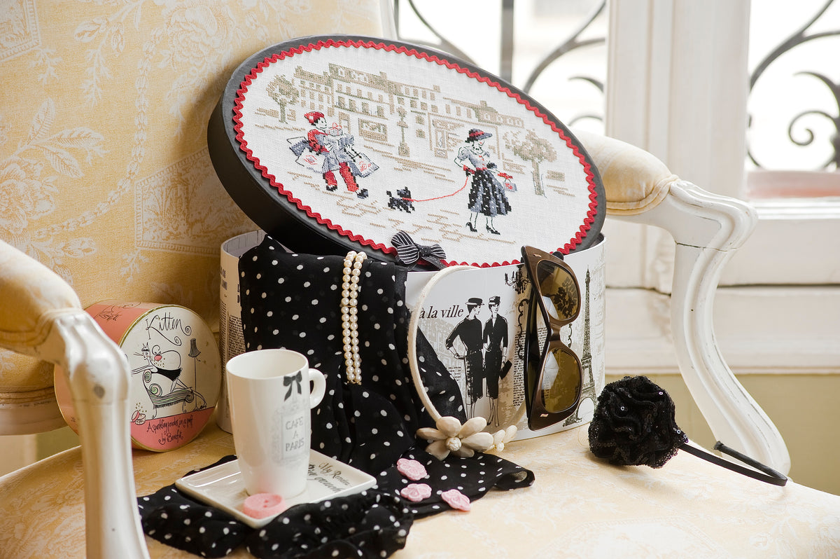 Mook point de croix : les plus belles créations de Véronique Enginger — motifs rétro chic pour cadres, pochons, coussins et accessoires à broder.
