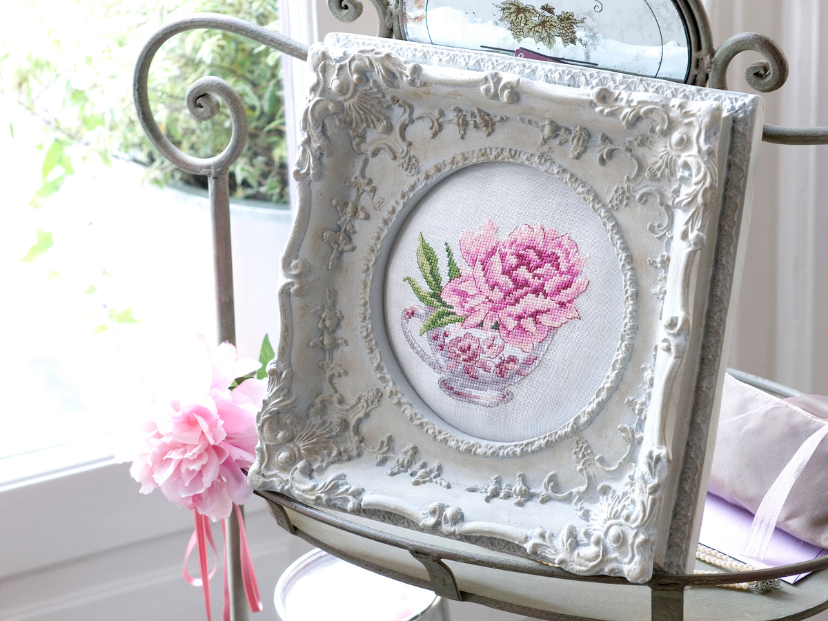Mook point de croix : les plus belles créations de Véronique Enginger — motifs rétro chic pour cadres, pochons, coussins et accessoires à broder.