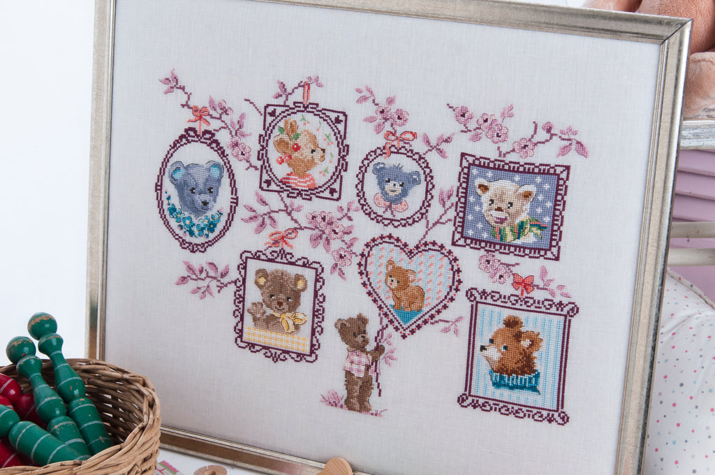 Mook point de croix : plus de 25 grilles inédites de Véronique Enginger — tableaux raffinés et saynètes pleines de charme pour petits et grands.