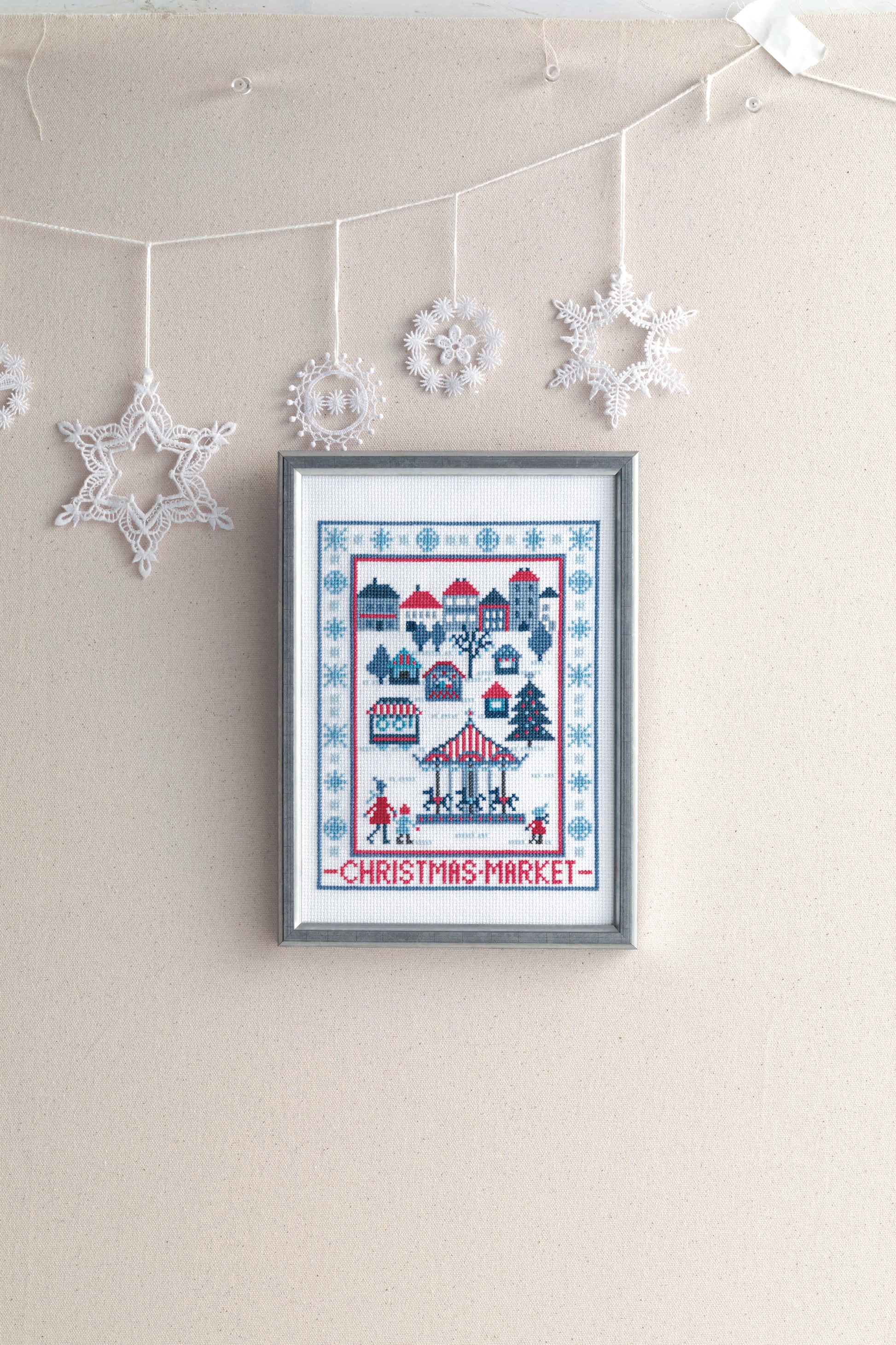 Broder les saisons – 12 mois au point de croix