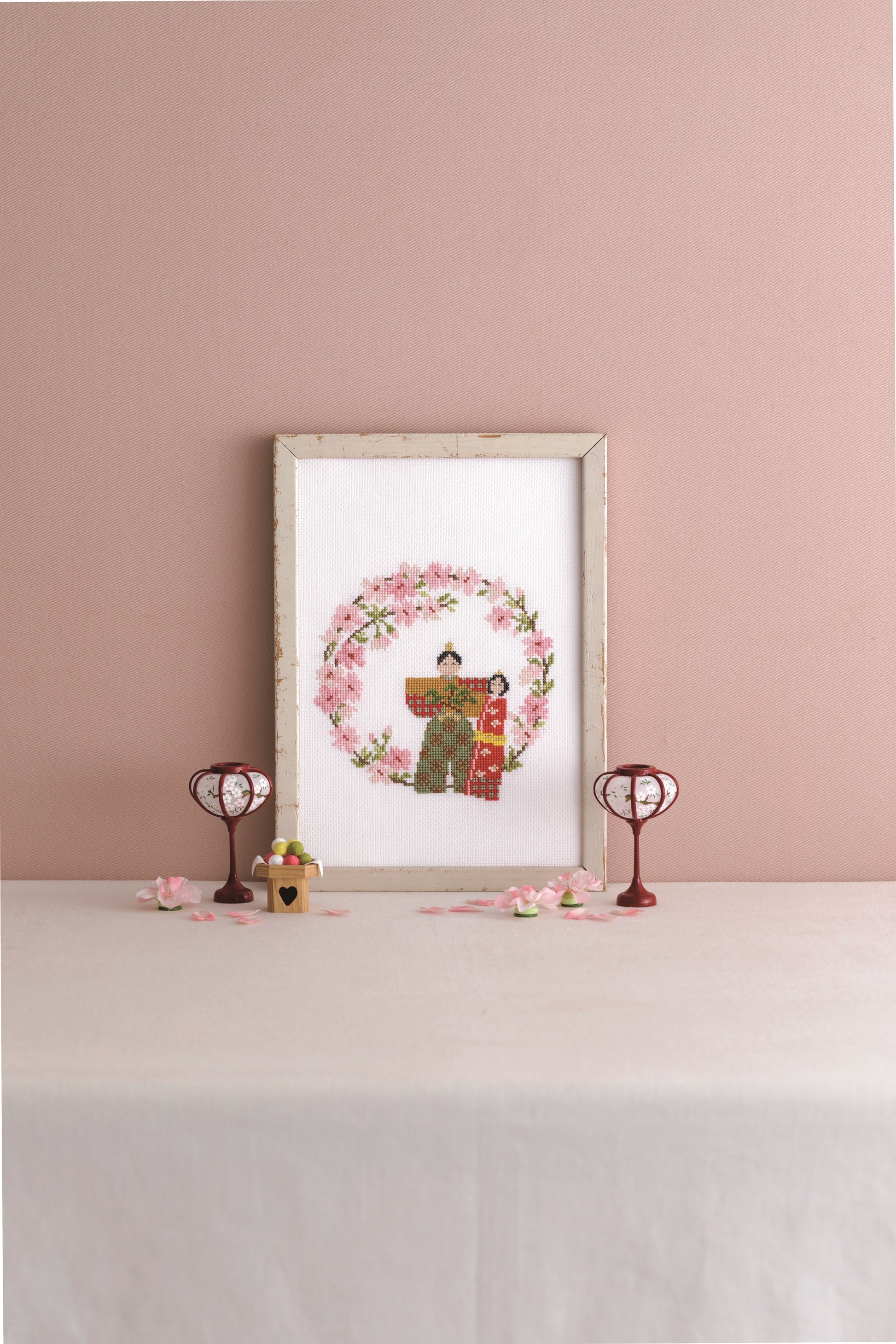 Les couronnes des saisons au point de croix