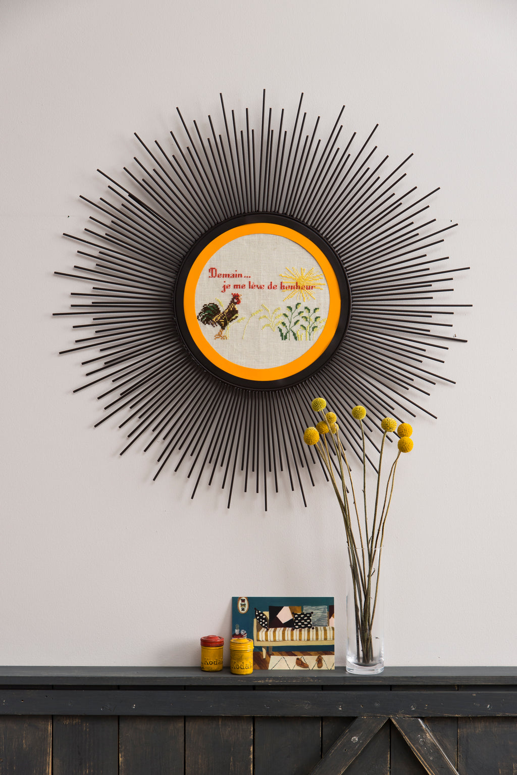 Mook point de croix : 33 messages à broder drôles et optimistes — pensées positives, messages gourmands et graphiques pour personnaliser votre intérieur.