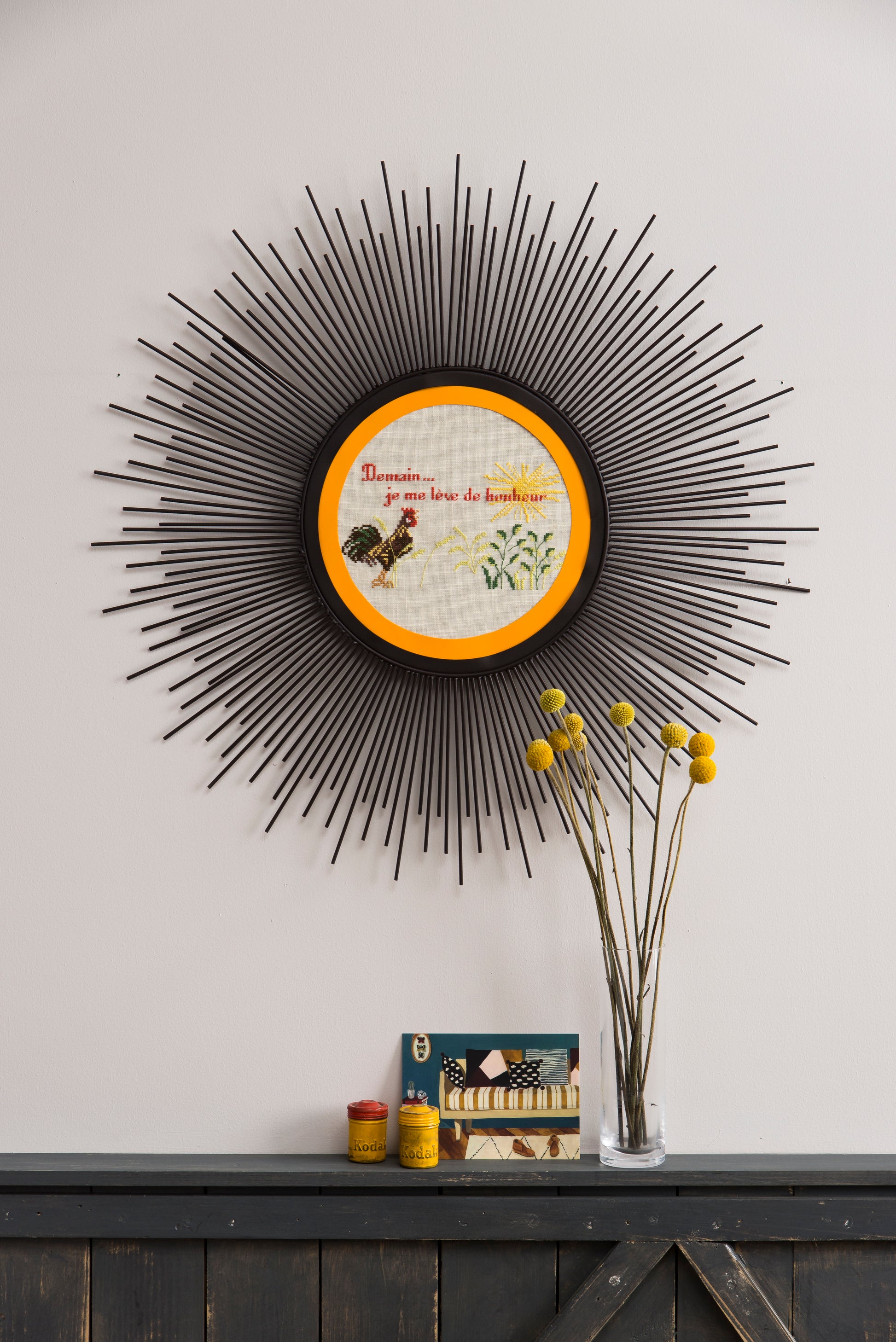 Mook point de croix : 33 messages à broder drôles et optimistes — pensées positives, messages gourmands et graphiques pour personnaliser votre intérieur.