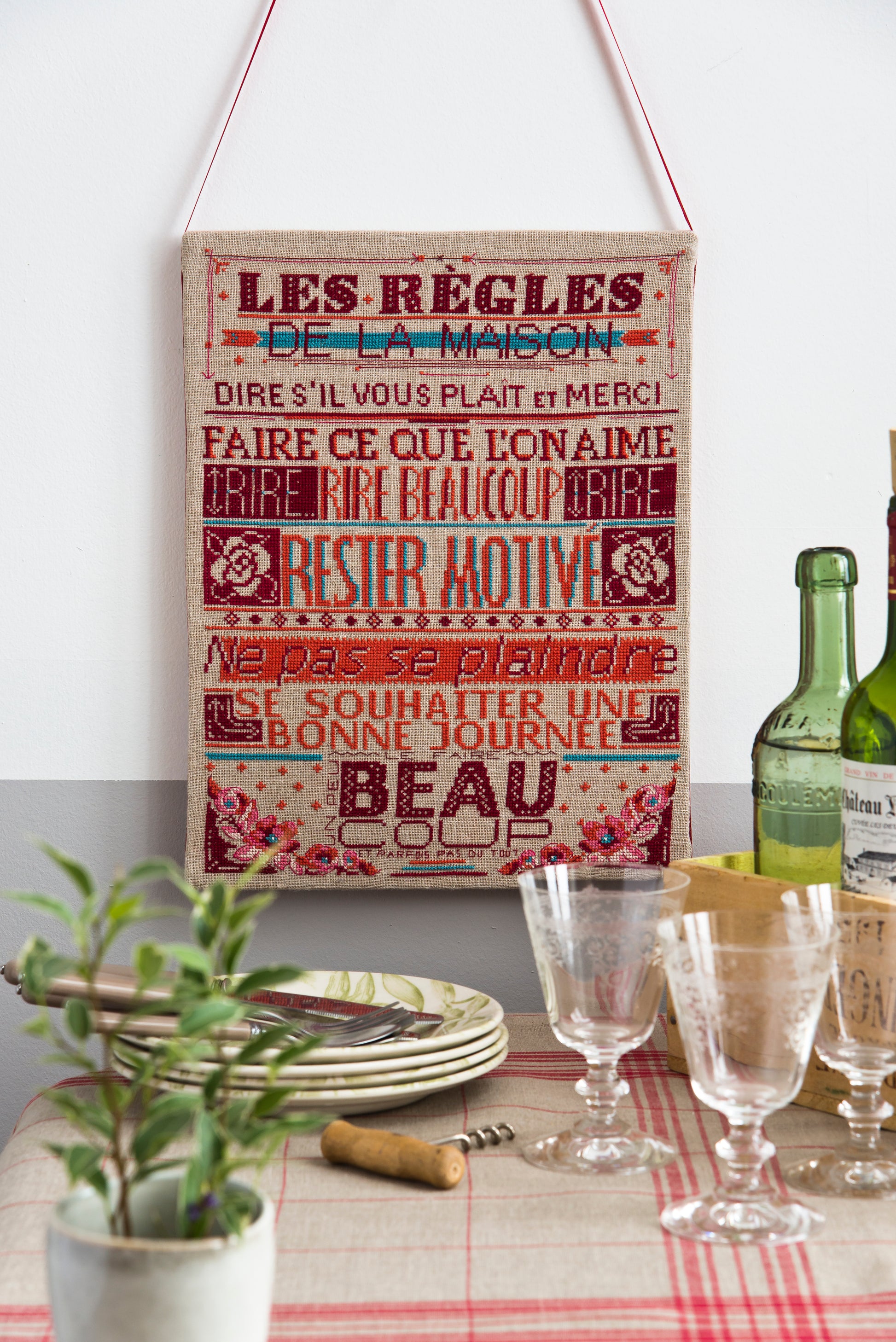 Mook point de croix : 33 messages à broder drôles et optimistes — pensées positives, messages gourmands et graphiques pour personnaliser votre intérieur.
