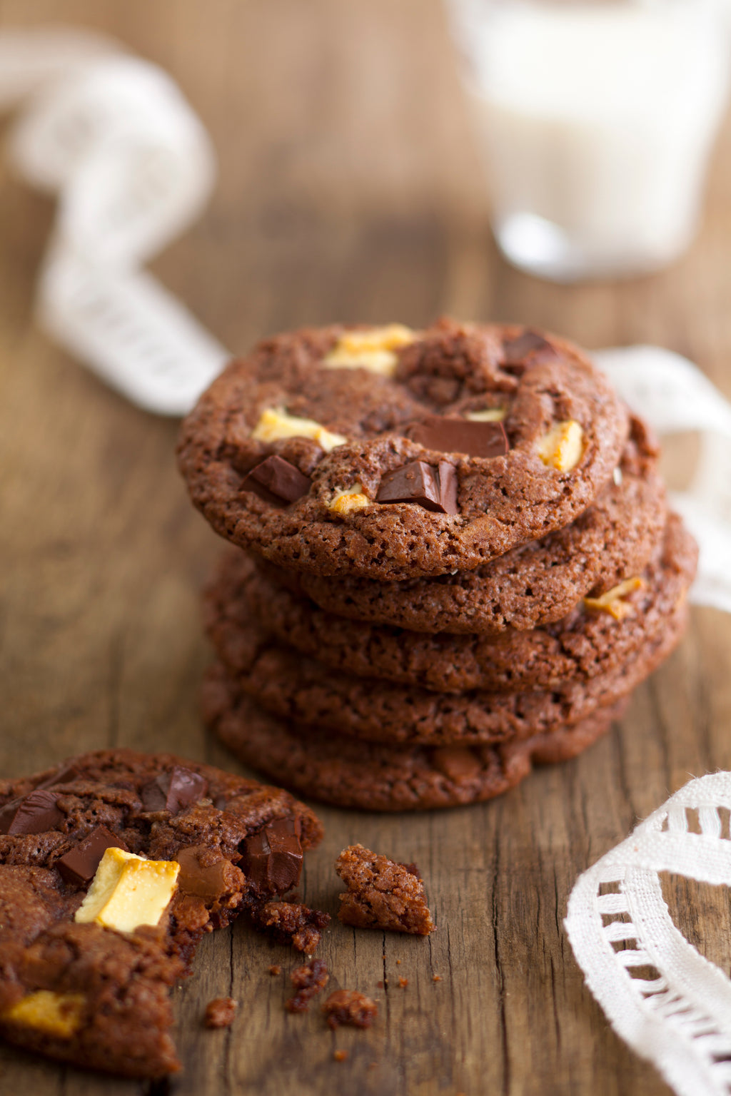 Hors-série chocolat pour robots cuiseurs. Recettes inédites gourmandes compatibles Thermomix, Companion et Cooking Chef, signées par des blogueuses de talent.