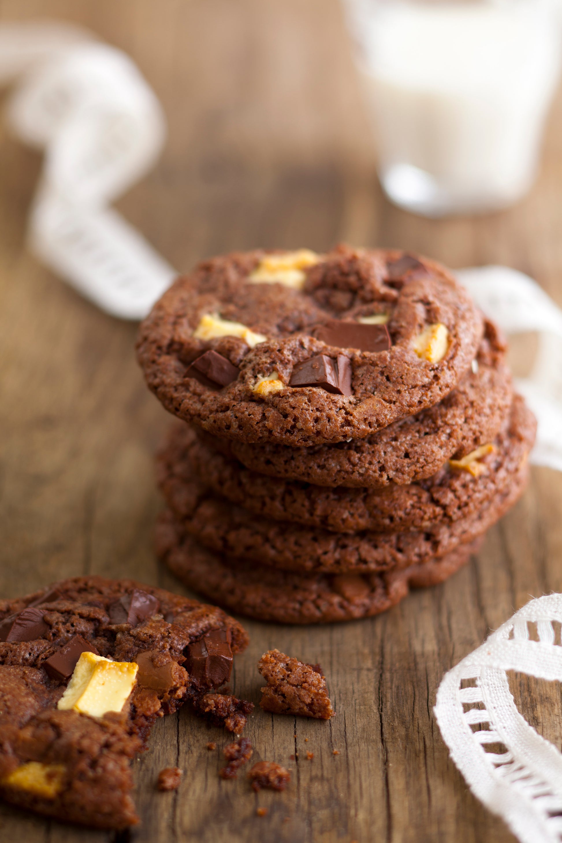 Hors-série chocolat pour robots cuiseurs. Recettes inédites gourmandes compatibles Thermomix, Companion et Cooking Chef, signées par des blogueuses de talent.