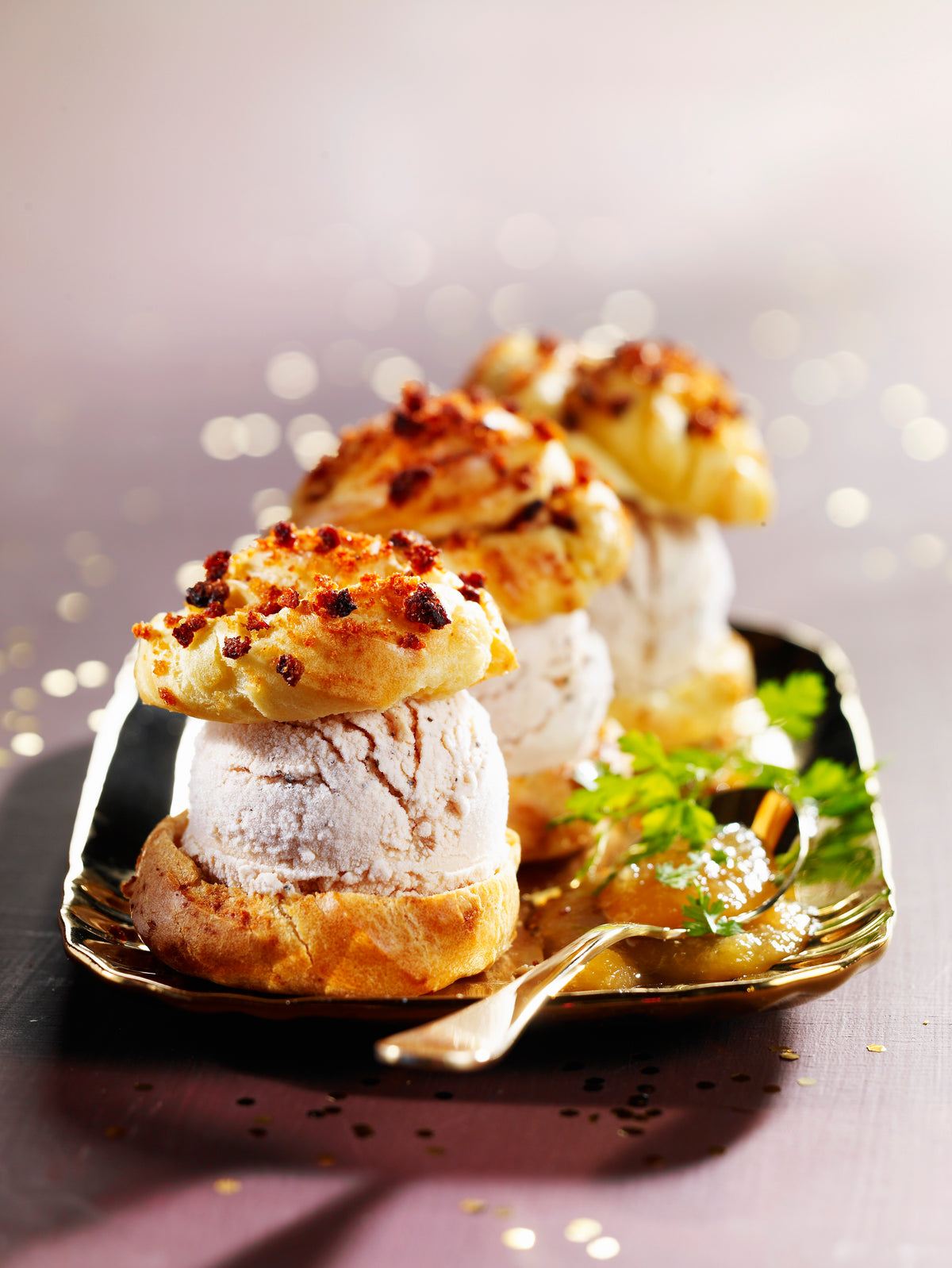 40 recettes de Noël pour votre robot culinaire : foie gras, huîtres, bûche et mignardises. Thermomix, Companion, Monsieur Cuisine et plus.