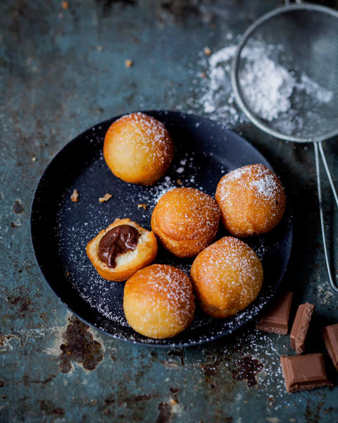 40 recettes boulangerie-pâtisserie maison : pains, viennoiseries, éclairs, brioches et tartes. Pour Thermomix, Companion, Cooking Chef et 6 autres robots.