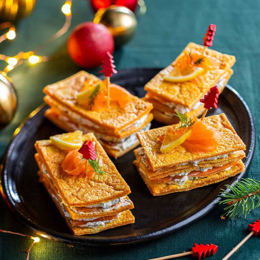 Chères lectrices, chers lecteurs, Les jours raccourcissent, l’air se rafraîchit… et l’envie de se retrouver autour de bons plats devient irrésistible. L’hiver et les fêtes sont le moment idéal pour profiter pleinement de votre robot de cuisine et préparer des repas qui réchauffent les cœurs autant que les papilles. Dans ce numéro spécial, nous avons mis les petits plats dans les grands ! Que vous cuisiniez avec le Cook Expert, le Companion, le Monsieur Cuisine ou le Compact Cook, vous trouverez une multitud