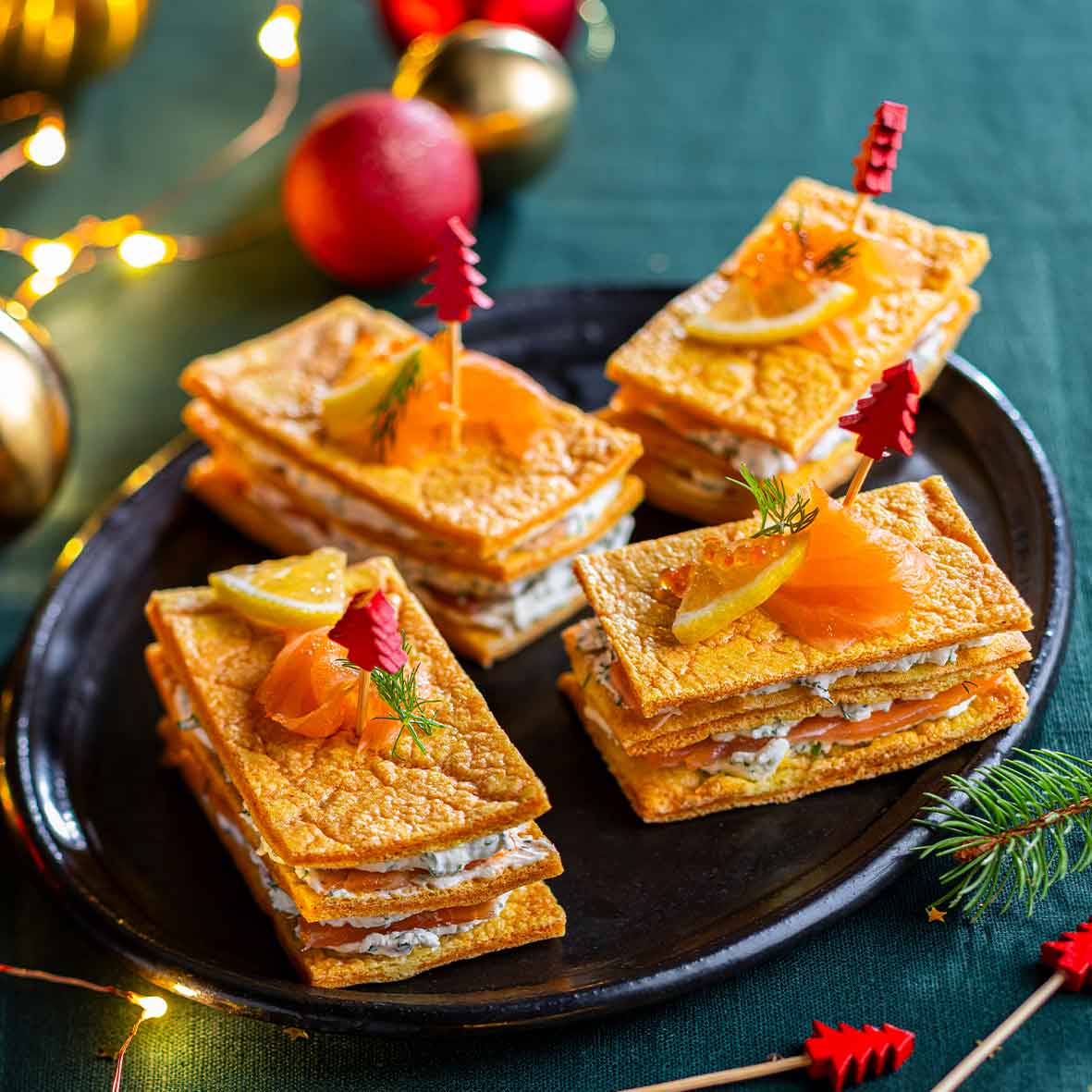 Chères lectrices, chers lecteurs, Les jours raccourcissent, l’air se rafraîchit… et l’envie de se retrouver autour de bons plats devient irrésistible. L’hiver et les fêtes sont le moment idéal pour profiter pleinement de votre robot de cuisine et préparer des repas qui réchauffent les cœurs autant que les papilles. Dans ce numéro spécial, nous avons mis les petits plats dans les grands ! Que vous cuisiniez avec le Cook Expert, le Companion, le Monsieur Cuisine ou le Compact Cook, vous trouverez une multitud