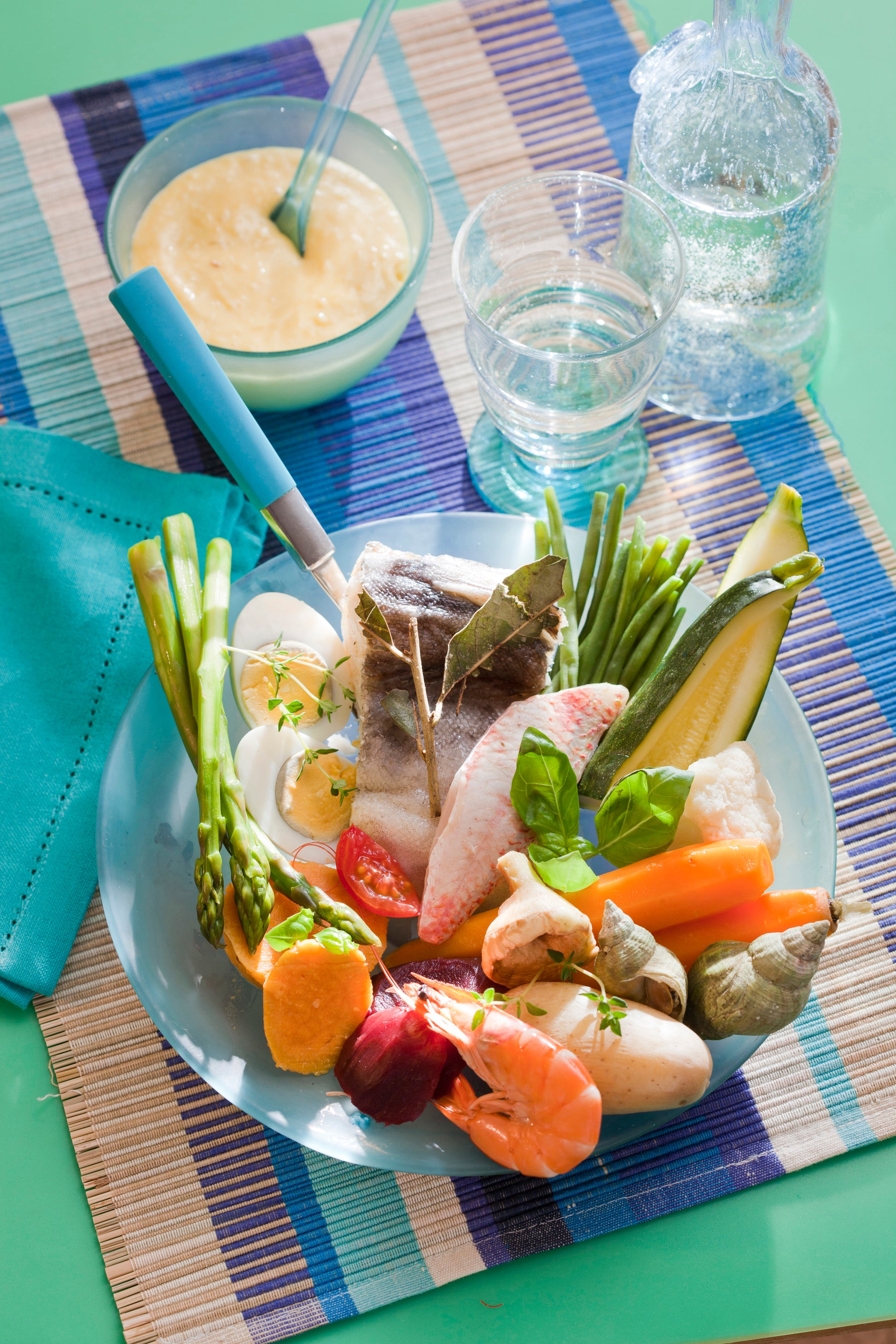 Découvrez le numéro 20 de Mon Robot ce Héros : balade en Corse et Provence, pique-nique, barbecue, plats estivaux et desserts aux fruits d’été. 40 recettes avec votre Cookeo !