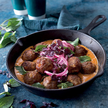Découvrez le numéro 34 de Mon Robot ce Héros : réveillon, foie gras, cucurbitacées, mijotés d’hiver, gratins, biscuits de Noël et gâteaux d’anniversaire. 40 recettes Cookeo !