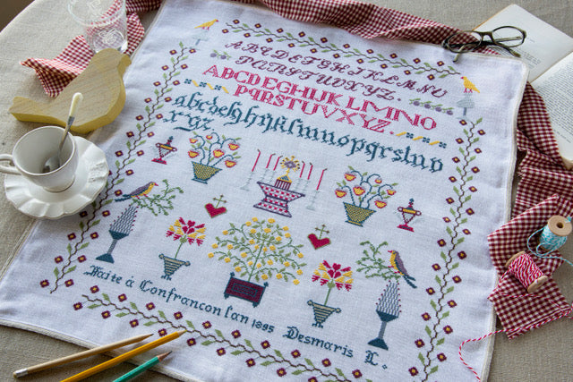 Marquoirs, samplers & belles lettres au point de croix