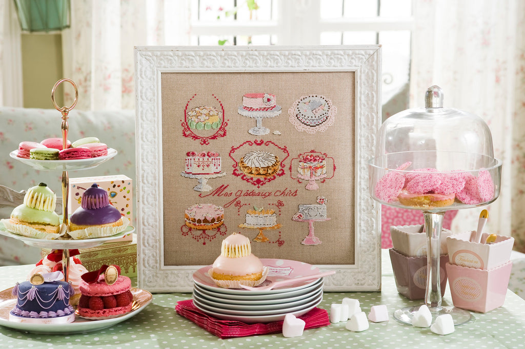 Découvrez le hors-série Pâtisserie et gourmandise de César Editions. Gâteaux, cupcakes et douceurs à broder au point de croix pour décorer tables et cuisines.