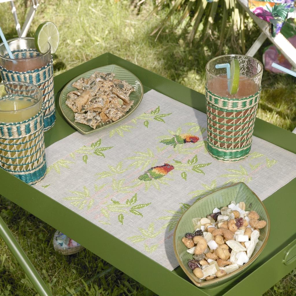 Magazine Point de Croix N°40 (Juil/Août 2014) : Bretagne, plage, îles et accessoires d’été brodés. Grilles inédites par César Editions.