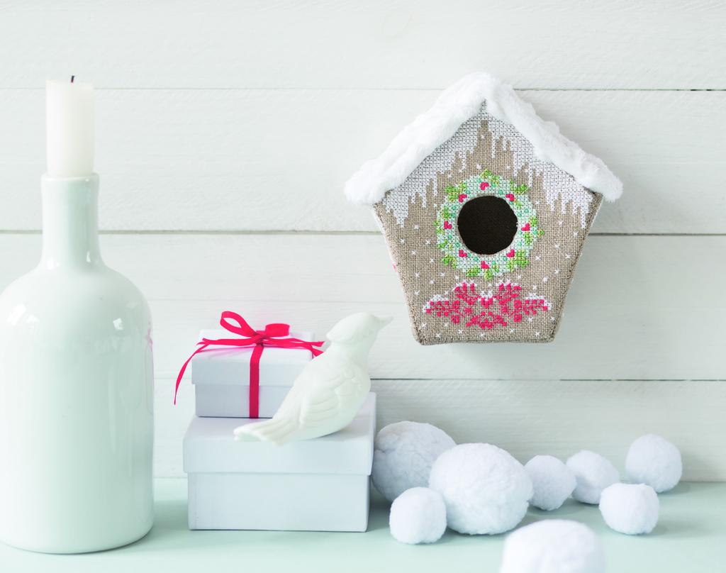 Magazine Point de Croix N°44 (Nov/Déc 2014) : spécial Noël scandinave, coussins, cartes de vœux et déco fêtes brodées. César Editions.