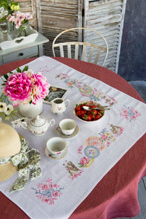 Nappe Aïda 5,5 pts/cm 88x88 cm à broder au point de croix. Fabrication française. Grille dans CPC n°106.