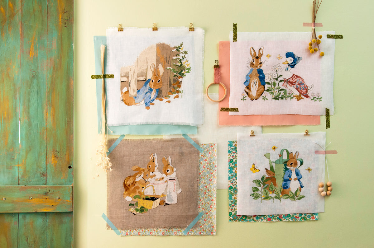 Découvrez Pierrot Lapin n°2 : 15 illustrations inédites à broder inspirées de Beatrix Potter. Panneaux décoratifs et trousseau bébé au point de croix. 