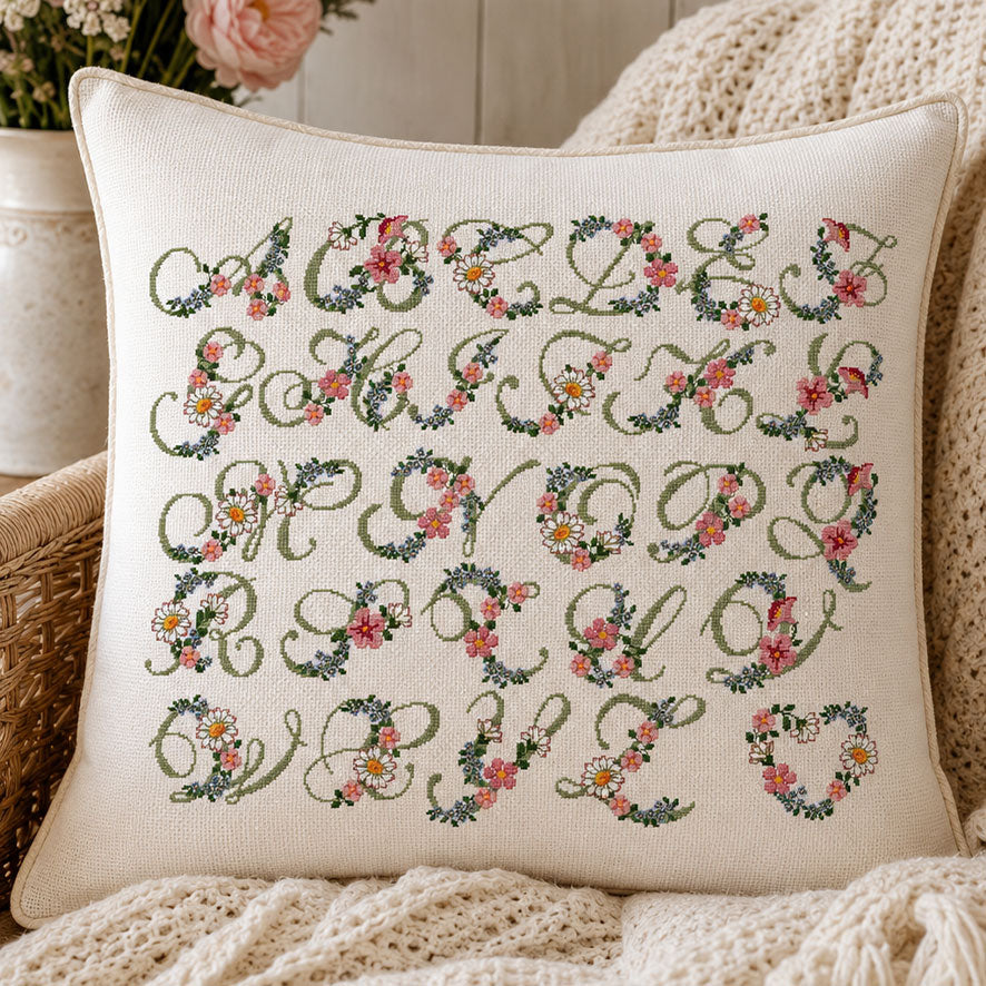Point de Croix Collector N°11 : 4 grilles exclusives sur les marquoirs et alphabets floraux. Livret broderie point de croix. 