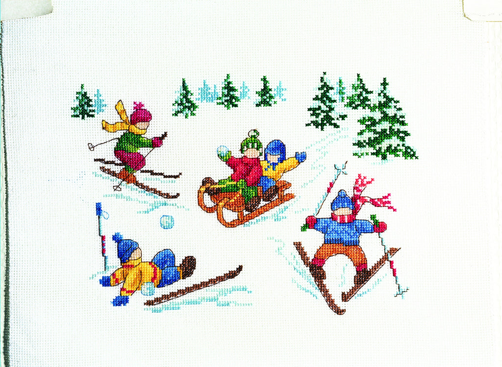 Collector point de croix : 7 grilles montagne par Véronique Enginger — chalet, edelweiss, marmotte et alpages rétro à broder en toute saison.