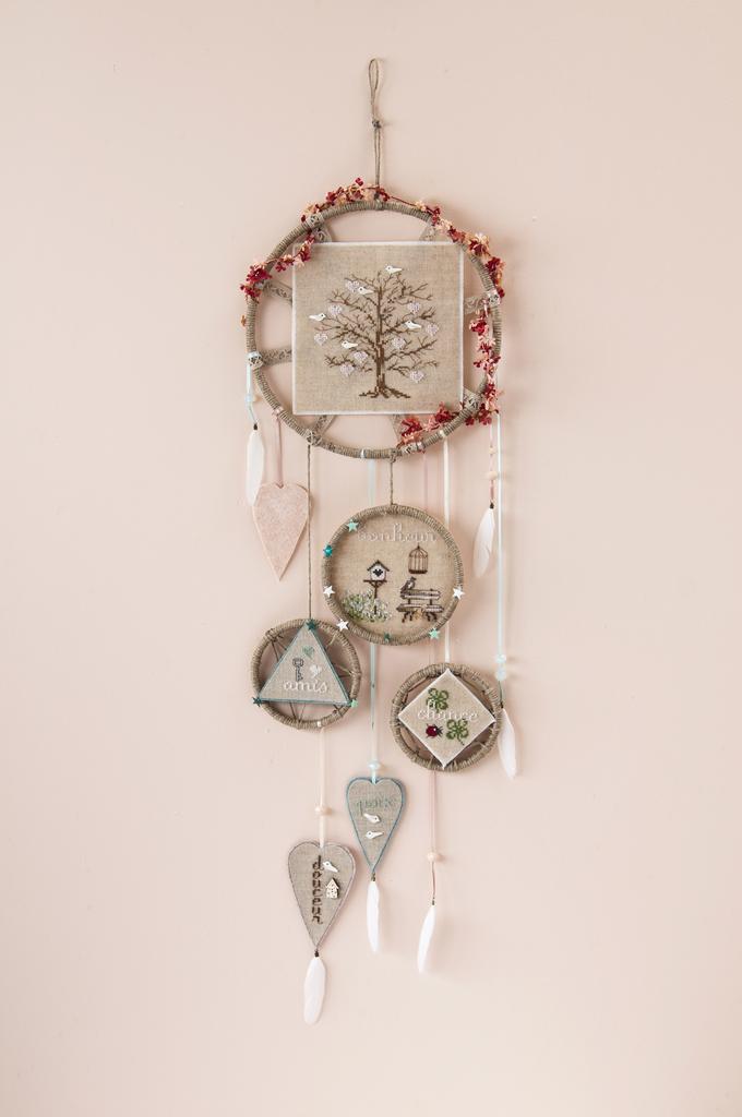 Magazine de broderie N°69 : grilles de point de croix sur le thème du printemps et du rangement – boîtes, panières et accessoires brodés. Mars/Avril 2018.