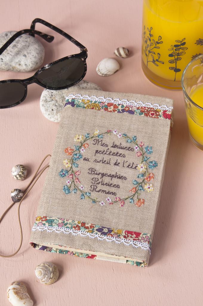Magazine de broderie N°89 : grilles de point de croix sur le thème de l’été, la plage, la Bretagne et le voyage. Juillet/Août 2021.