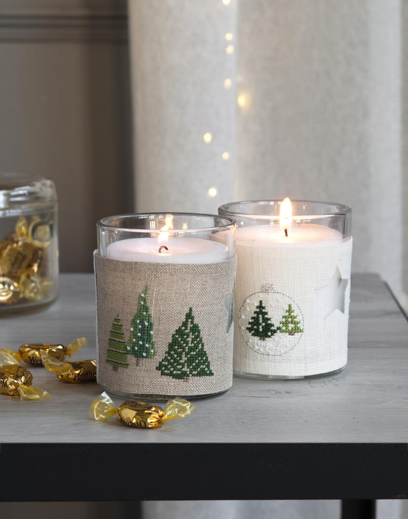 Magazine de broderie N°91 avec plus de vingt grilles de point de croix sur le thème de Noël : décorations, calendrier de l’Avent, nappes et cartes de vœux.