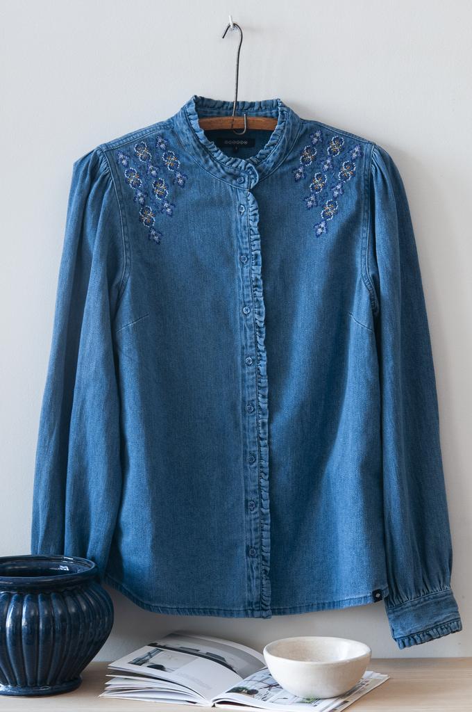Magazine de broderie N°92 avec des grilles de point de croix : cartes de vœux, motifs alsaciens, torchons d'hiver et coussins montagne. Jan/Fév 2022.