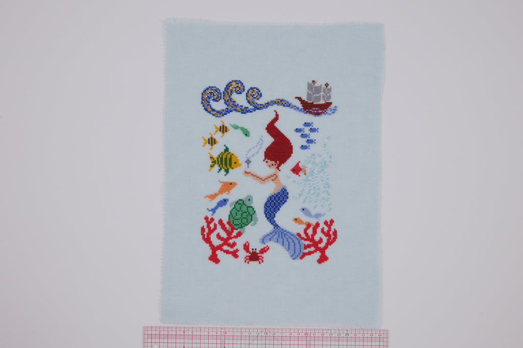Motifs poétiques japonais au point de croix par Noriko Kyo : contes, saisons, nature. Éd. Nihon Vogue, ~80 pages couleur, en japonais.