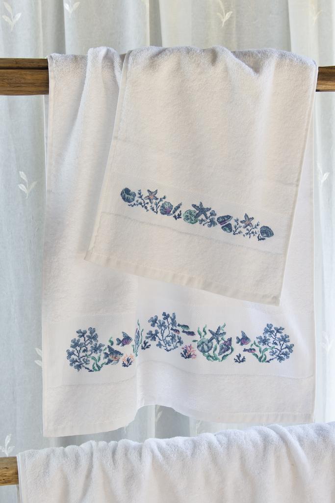 Serviette de bain 50x100 cm avec liteau Aïda 6 cm à broder au point de croix. Éponge 420 g, fabrication française. Grille dans CPC n°101.