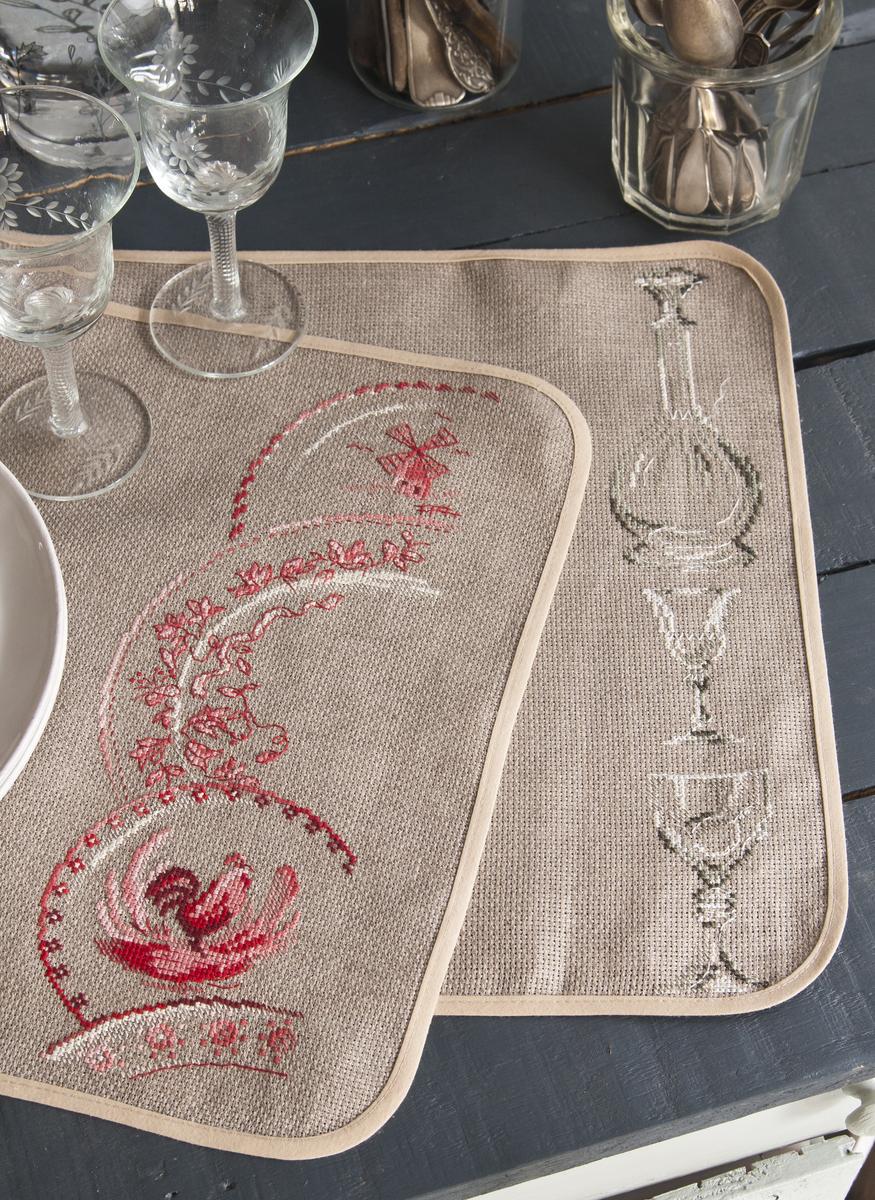 Lot de 2 sets de table 100% lin Aïda 5,5 pts, entièrement brodables, 55x35 cm. Fabrication française. Grille dans le mook Vaisselle ancienne.