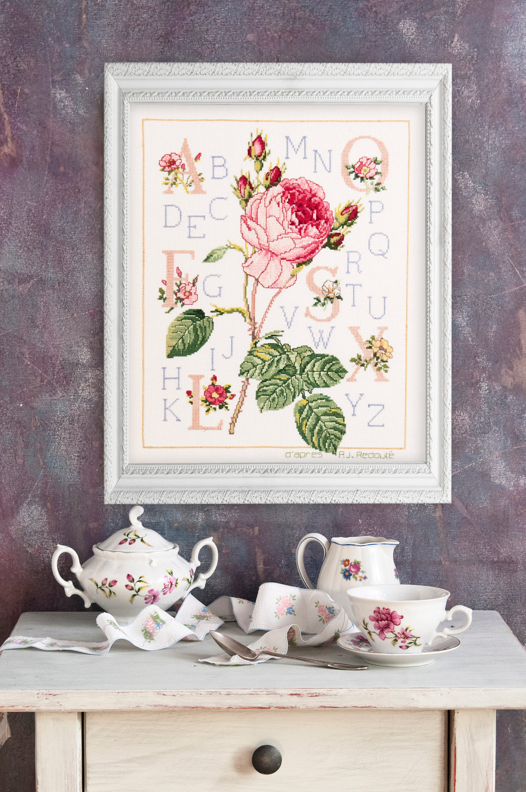 Mook point de croix : 16 grilles florales — abécédaires fleuris, bols, fruits et motifs bucoliques pour décorer votre intérieur.
