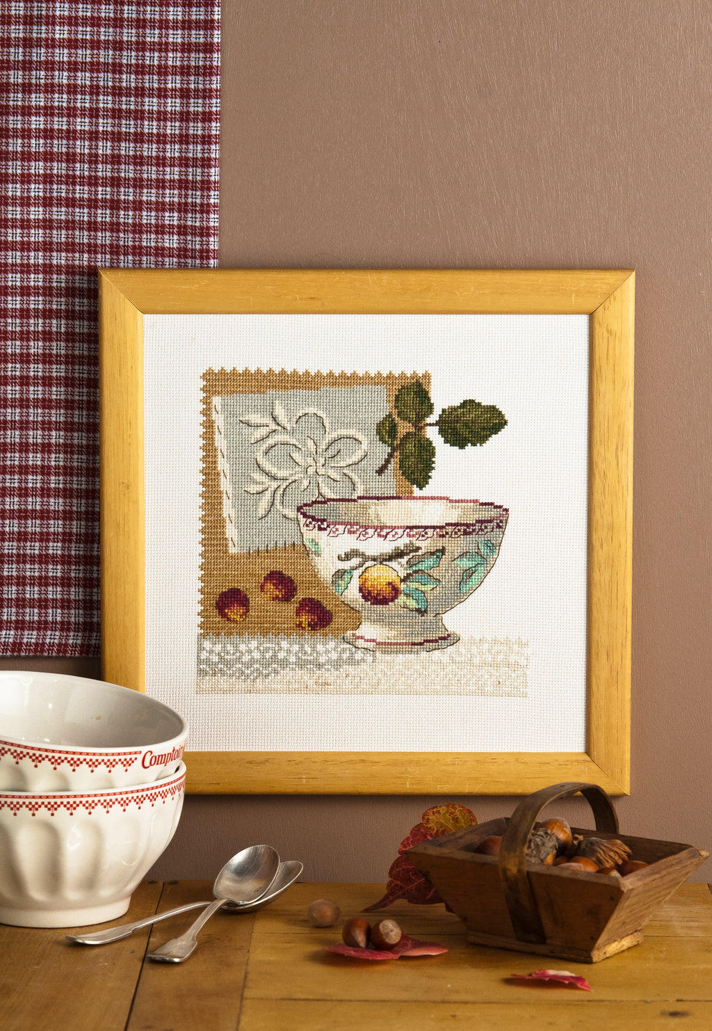 Mook point de croix : 16 grilles florales — abécédaires fleuris, bols, fruits et motifs bucoliques pour décorer votre intérieur.