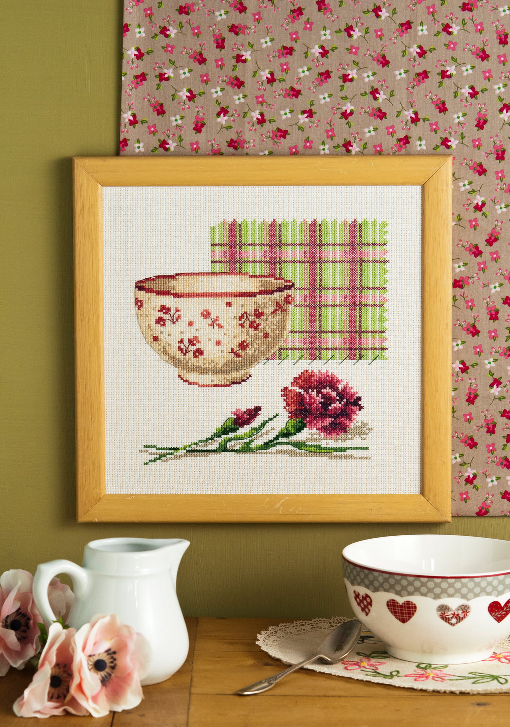 Mook point de croix : 16 grilles florales — abécédaires fleuris, bols, fruits et motifs bucoliques pour décorer votre intérieur.