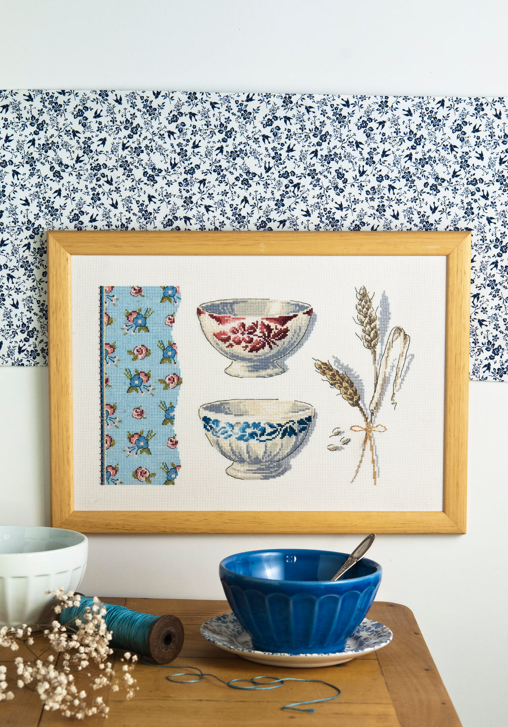 Mook point de croix : 16 grilles florales — abécédaires fleuris, bols, fruits et motifs bucoliques pour décorer votre intérieur.