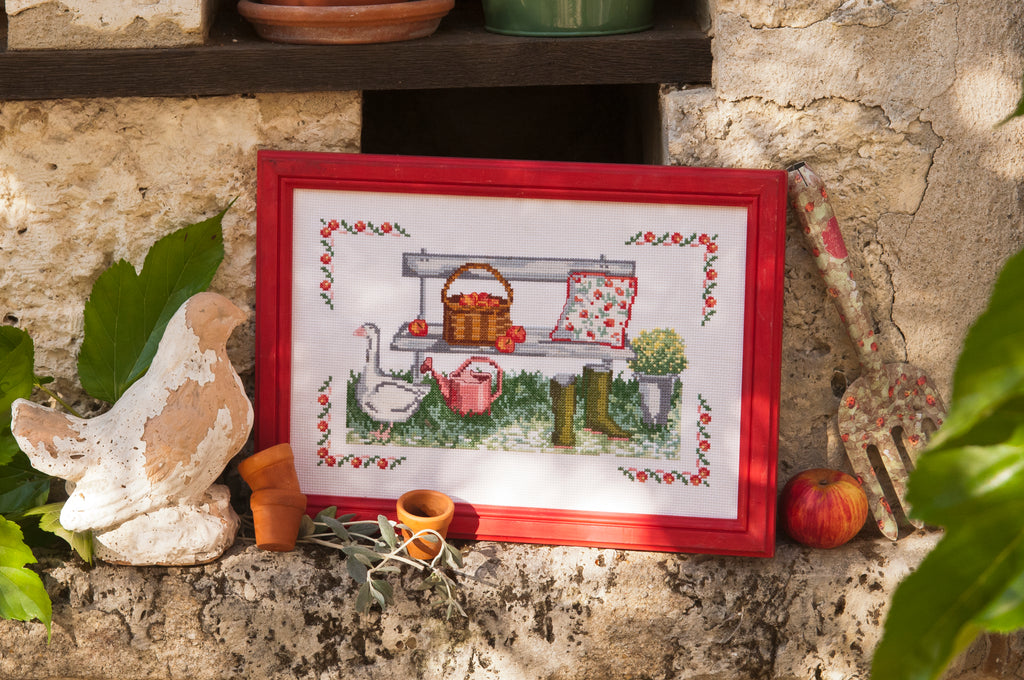 Mook point de croix : 16 grilles florales — abécédaires fleuris, bols, fruits et motifs bucoliques pour décorer votre intérieur.