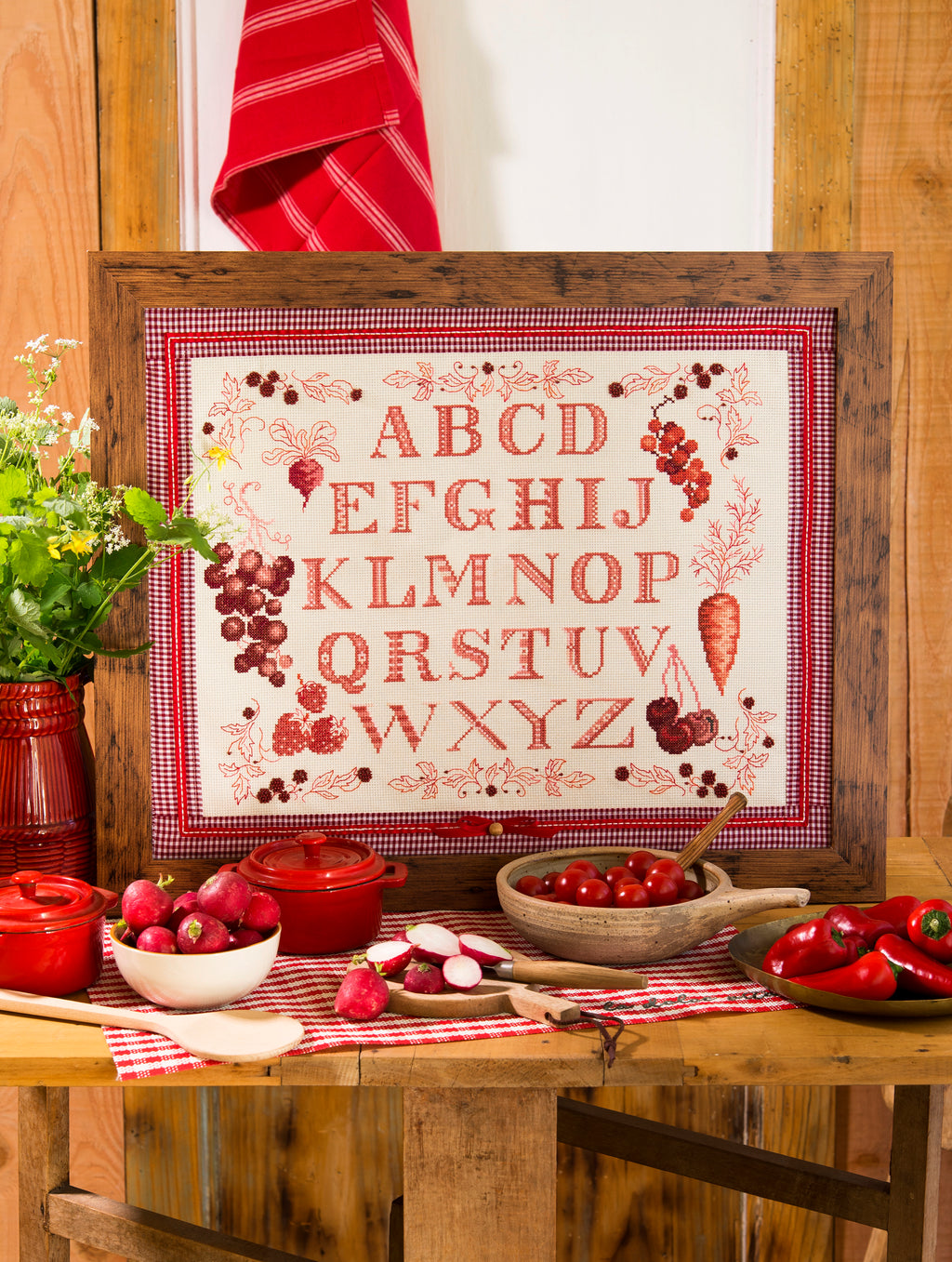 Mook point de croix : 16 grilles florales — abécédaires fleuris, bols, fruits et motifs bucoliques pour décorer votre intérieur.