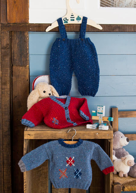 Layette automne à tricoter pour bébé 0-24 mois et prématurés : brassières, bonnets, chaussons, doudous. Explications détaillées tous niveaux.