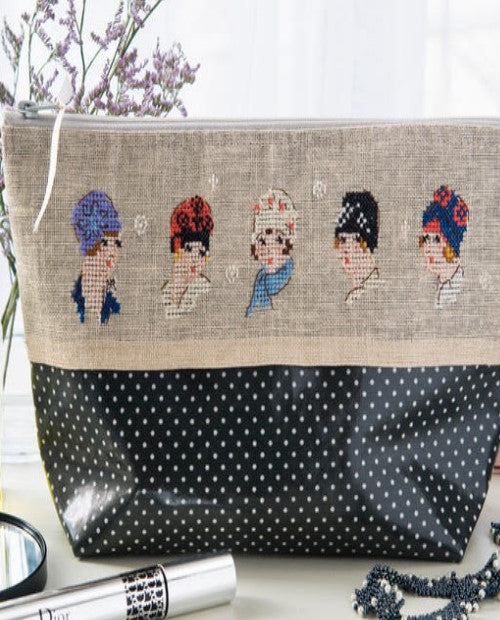 Trousse « Jolis Chapeaux » en toile cirée (27x15 cm) avec bande lin à broder au point de croix, fabrication française. Grille dans CPC n°87 (non incluse).